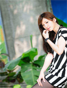 大雨天和驾校教练在车里-小小水蜜桃3视频高清在线观看